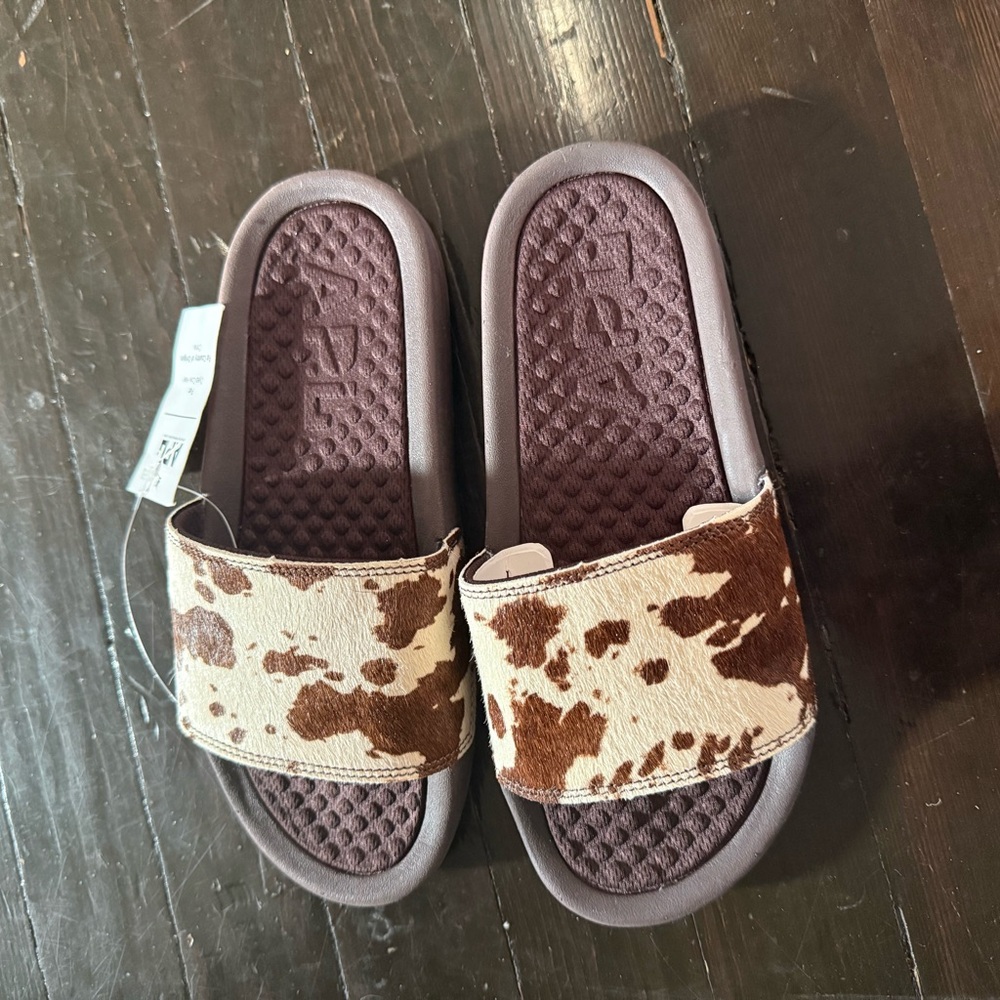 APL Brown and White Cow Print slide